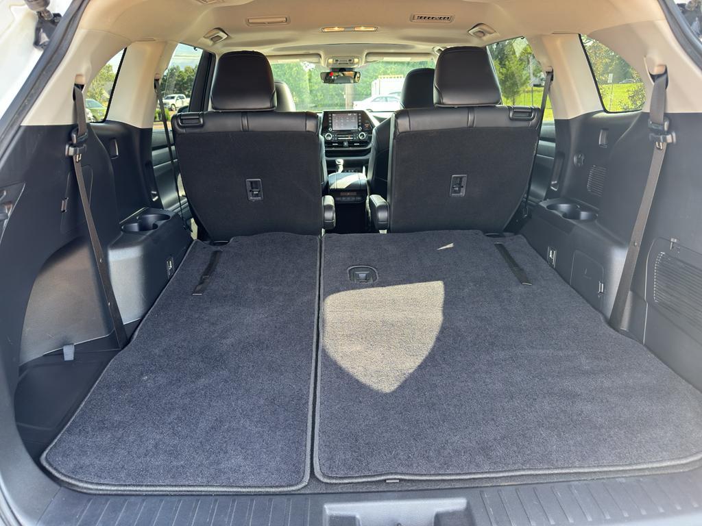 used 2021 Toyota Highlander car, priced at $31,894
