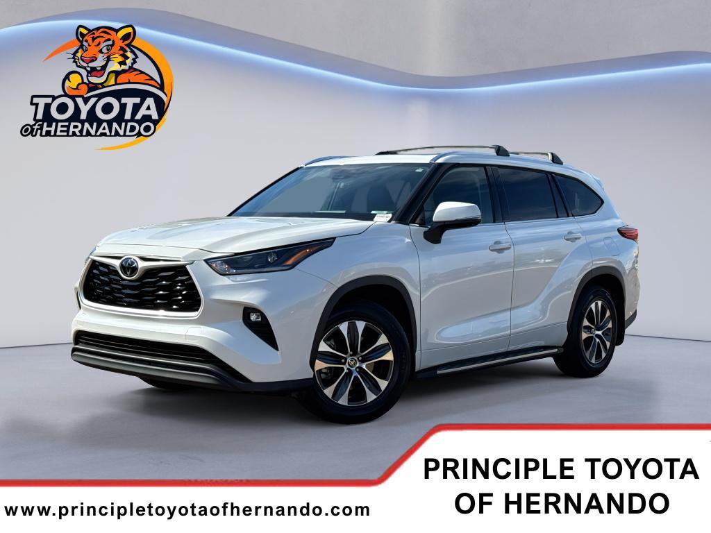 used 2021 Toyota Highlander car, priced at $31,894