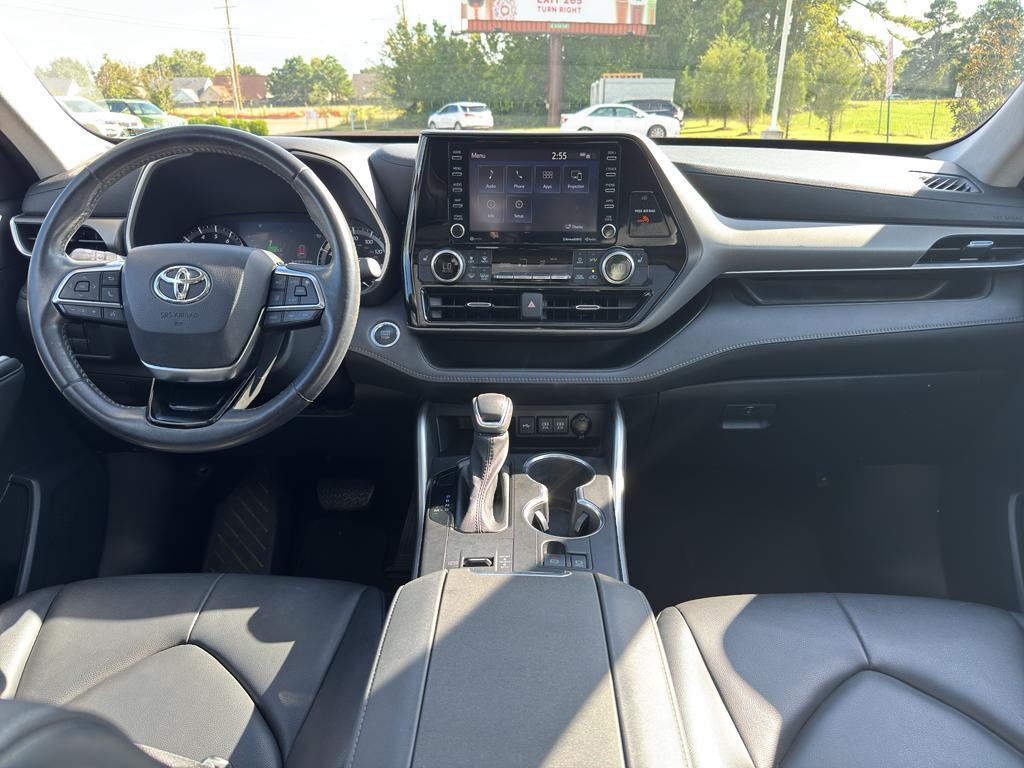 used 2021 Toyota Highlander car, priced at $31,894