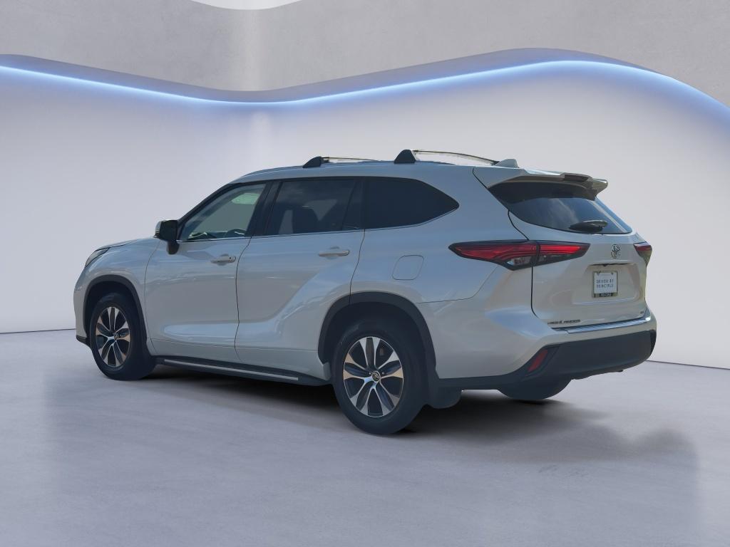 used 2021 Toyota Highlander car, priced at $31,894