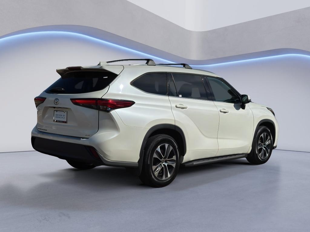 used 2021 Toyota Highlander car, priced at $31,894