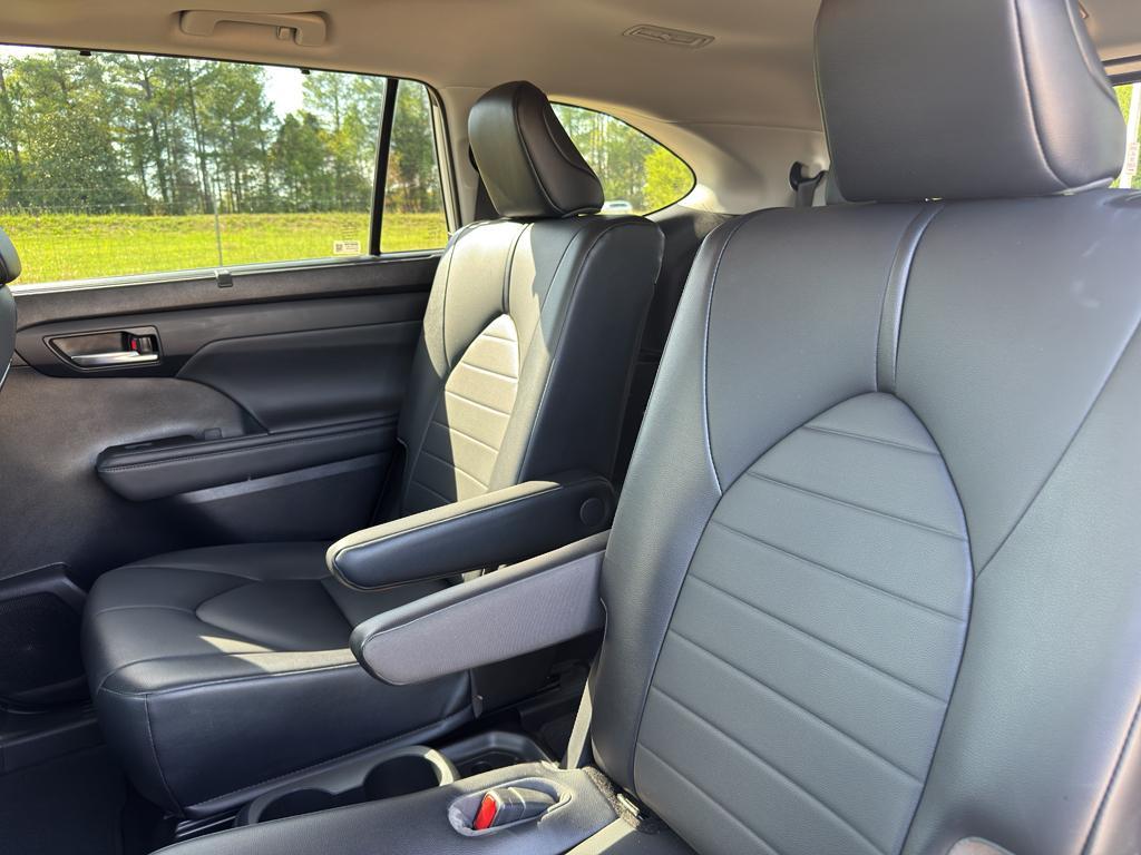 used 2021 Toyota Highlander car, priced at $31,894