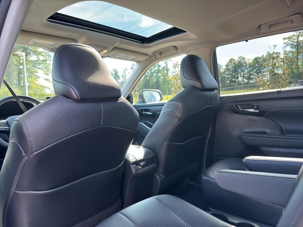 used 2021 Toyota Highlander car, priced at $31,894