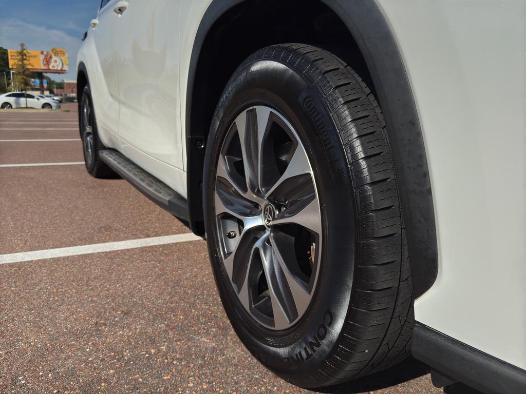 used 2021 Toyota Highlander car, priced at $31,894