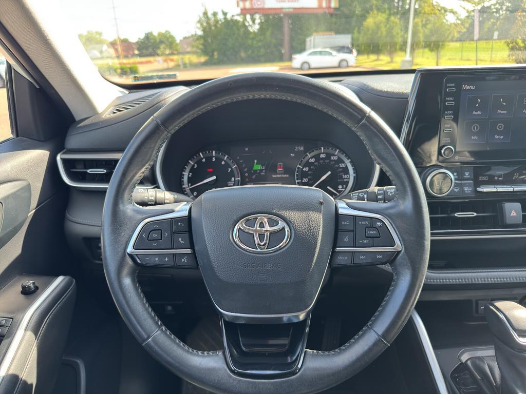 used 2021 Toyota Highlander car, priced at $31,894