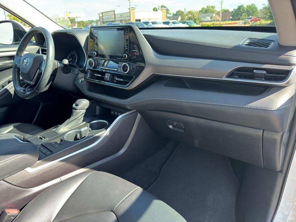 used 2021 Toyota Highlander car, priced at $31,894