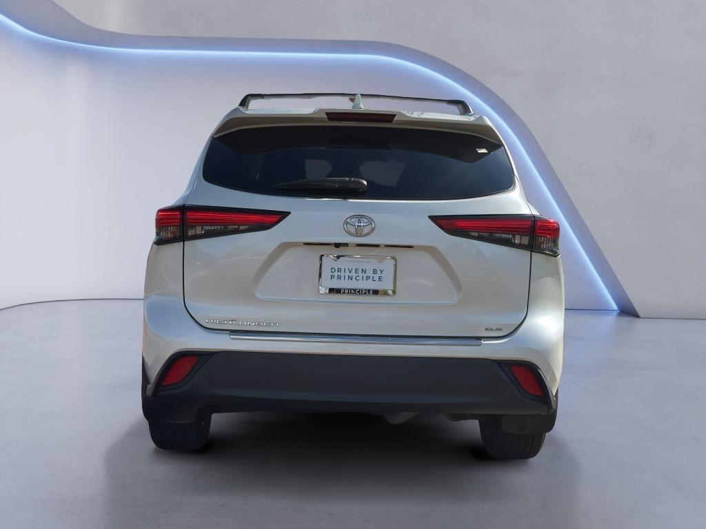 used 2021 Toyota Highlander car, priced at $31,894