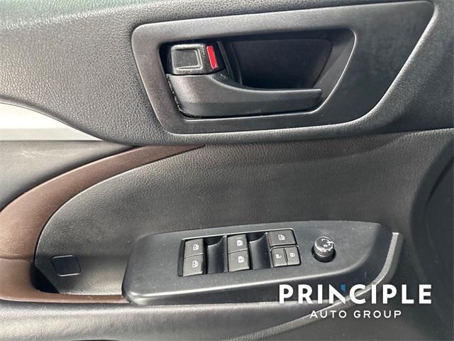 used 2017 Toyota Highlander car, priced at $19,300
