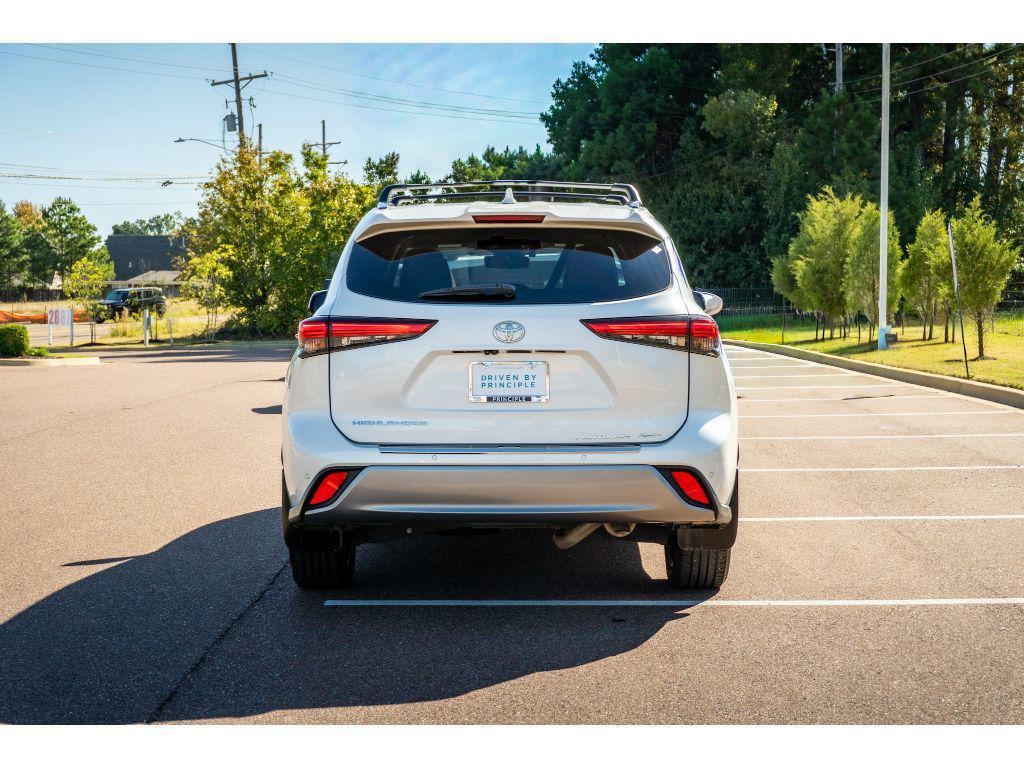 used 2020 Toyota Highlander car, priced at $28,489