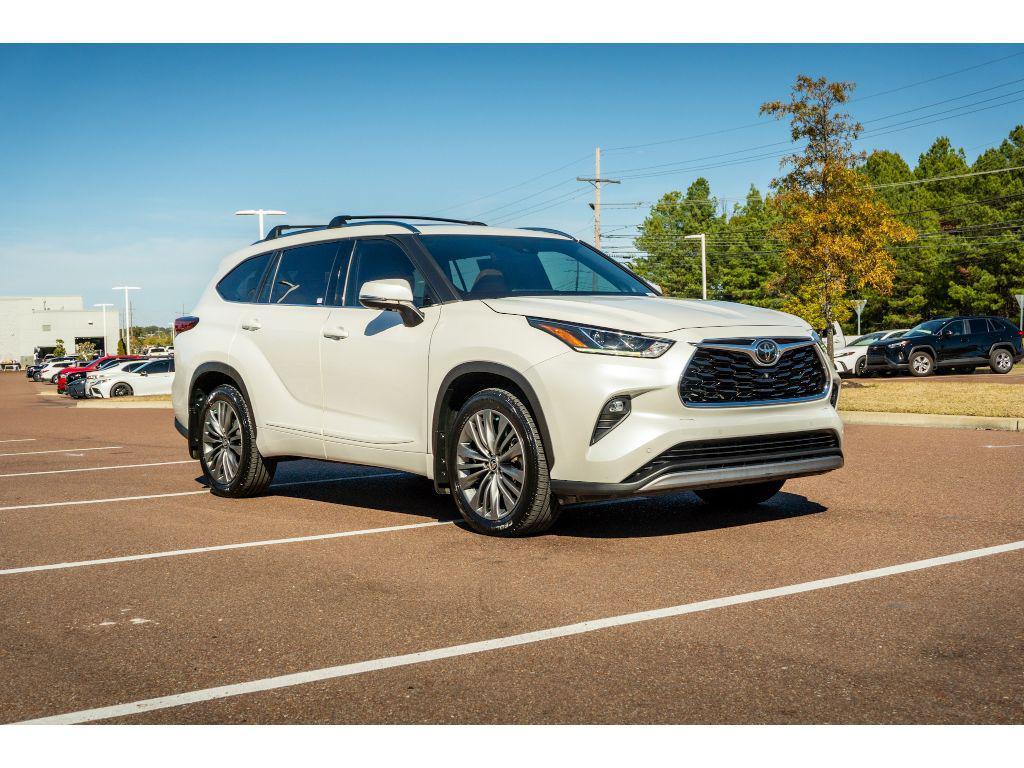 used 2020 Toyota Highlander car, priced at $28,489