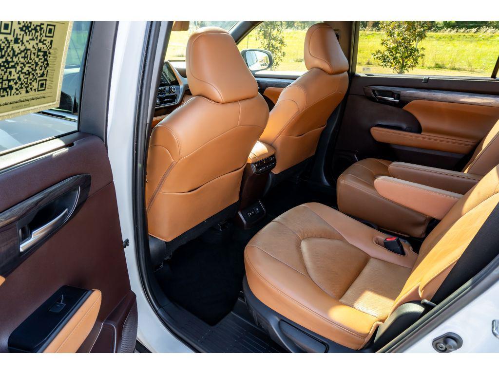 used 2020 Toyota Highlander car, priced at $28,489