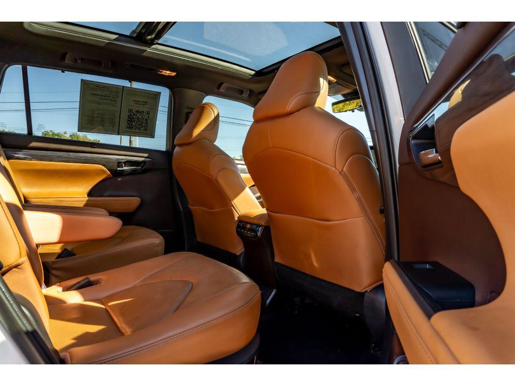 used 2020 Toyota Highlander car, priced at $28,489