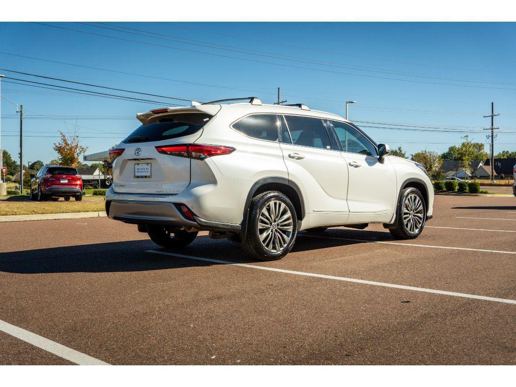 used 2020 Toyota Highlander car, priced at $28,489