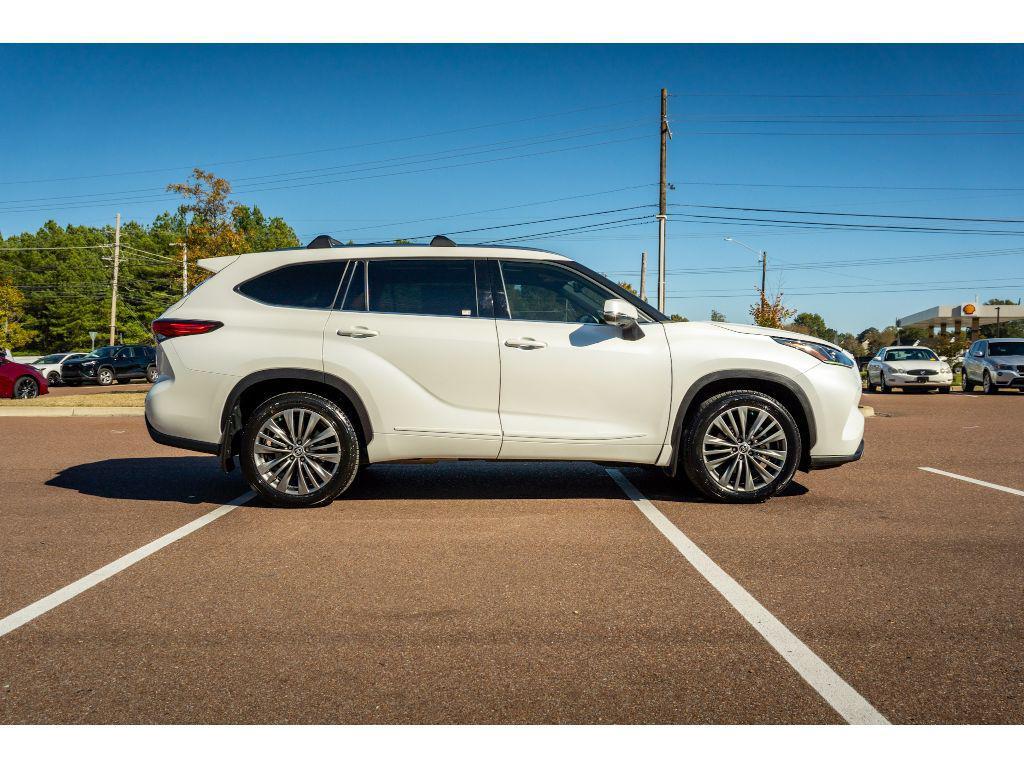 used 2020 Toyota Highlander car, priced at $28,489