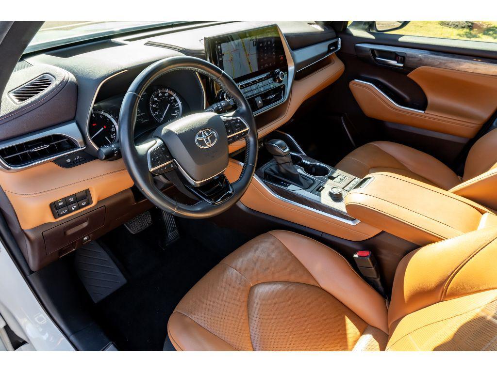 used 2020 Toyota Highlander car, priced at $28,489