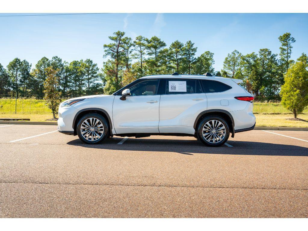 used 2020 Toyota Highlander car, priced at $28,489