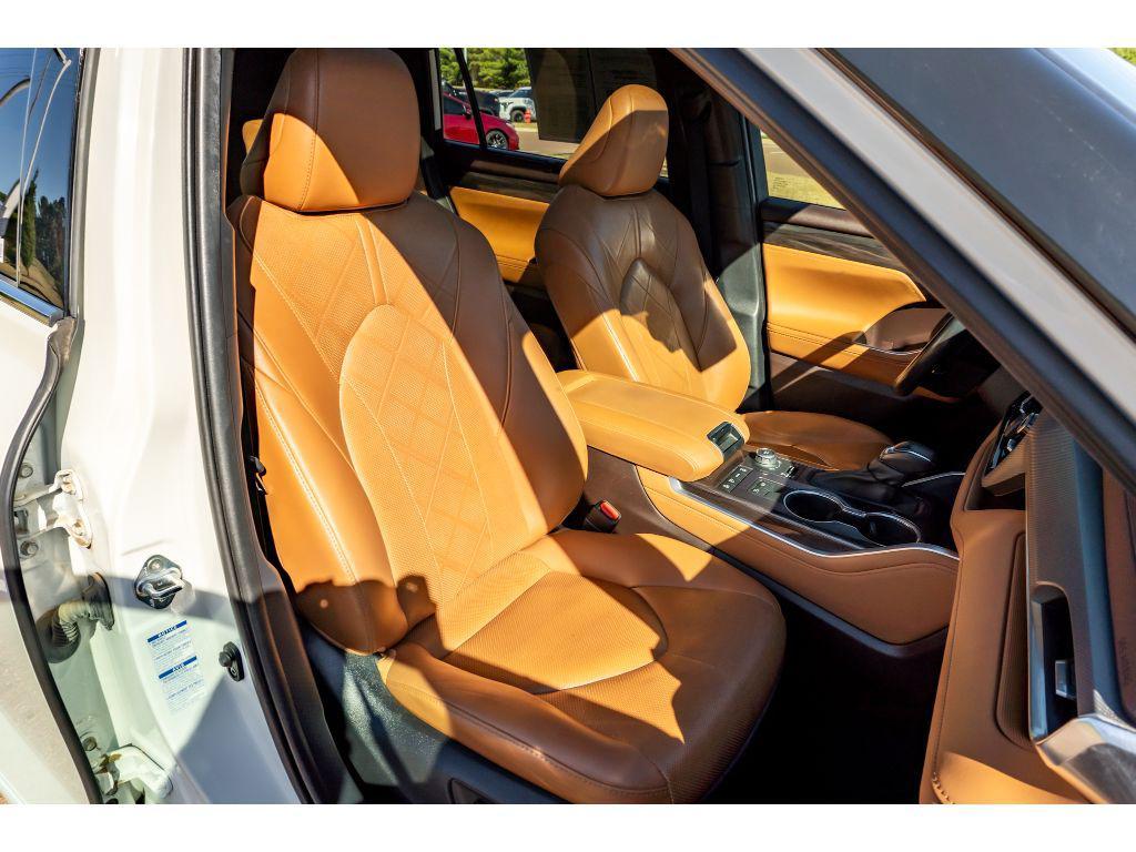 used 2020 Toyota Highlander car, priced at $28,489