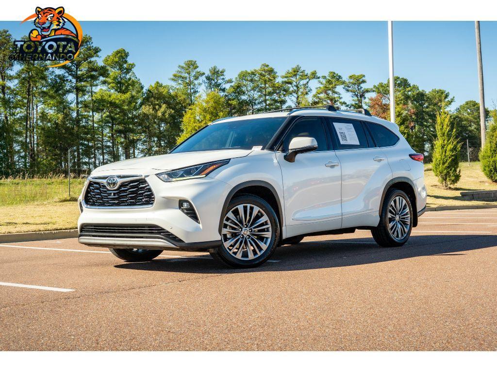 used 2020 Toyota Highlander car, priced at $28,489