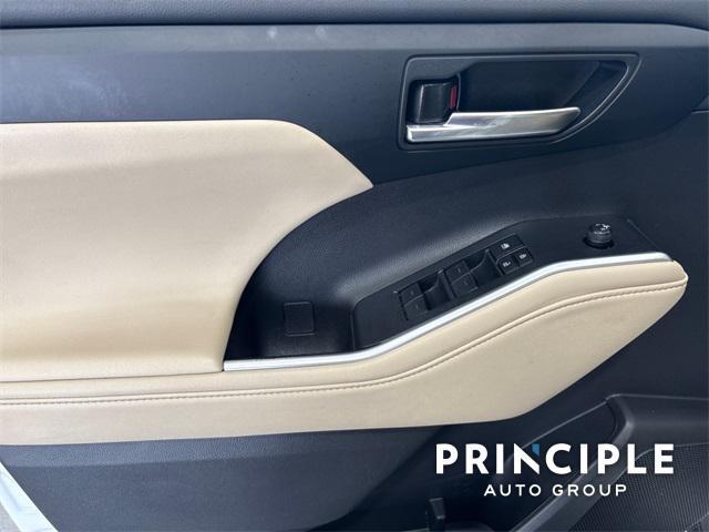 used 2023 Toyota Highlander car, priced at $37,500