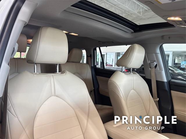 used 2023 Toyota Highlander car, priced at $37,500
