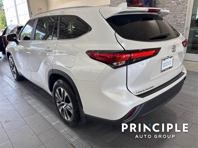 used 2023 Toyota Highlander car, priced at $37,500