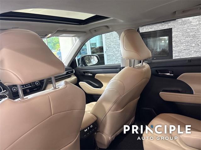 used 2023 Toyota Highlander car, priced at $37,500