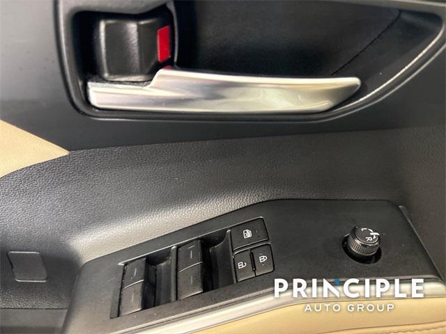 used 2023 Toyota Highlander car, priced at $37,500