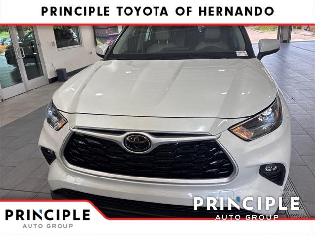 used 2023 Toyota Highlander car, priced at $37,500