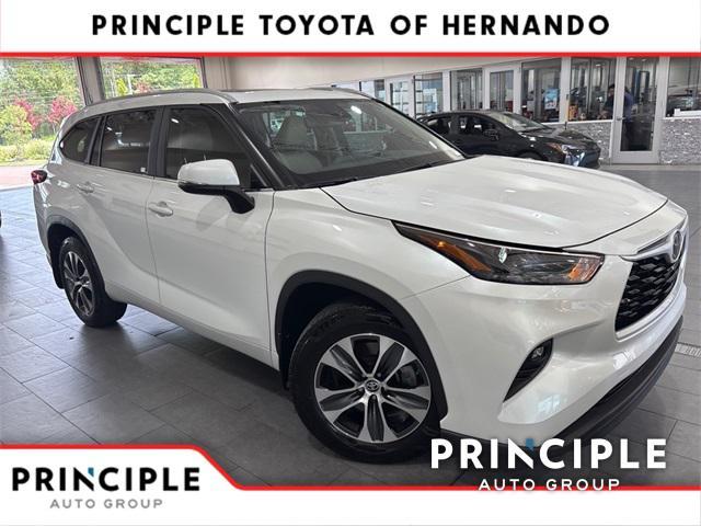 used 2023 Toyota Highlander car, priced at $37,500
