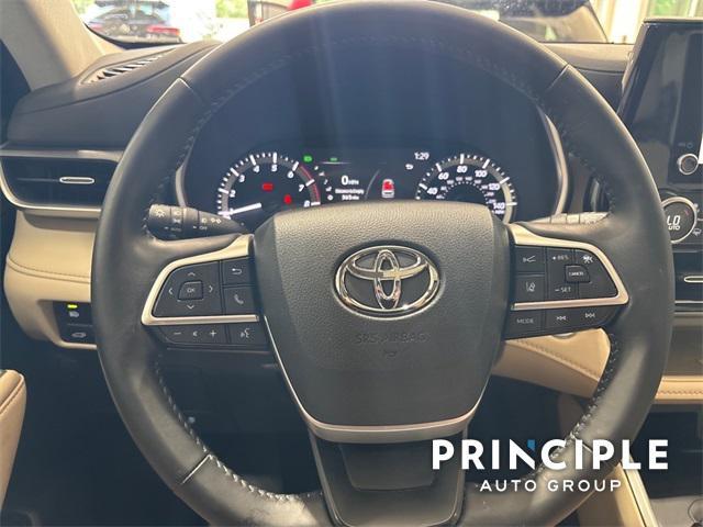 used 2023 Toyota Highlander car, priced at $37,500