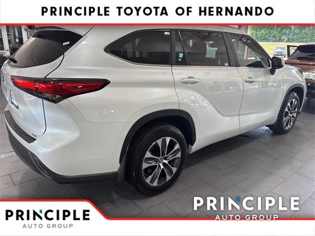 used 2023 Toyota Highlander car, priced at $37,500
