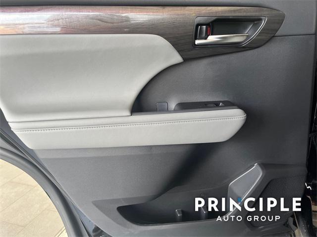 new 2025 Toyota Highlander car, priced at $55,775