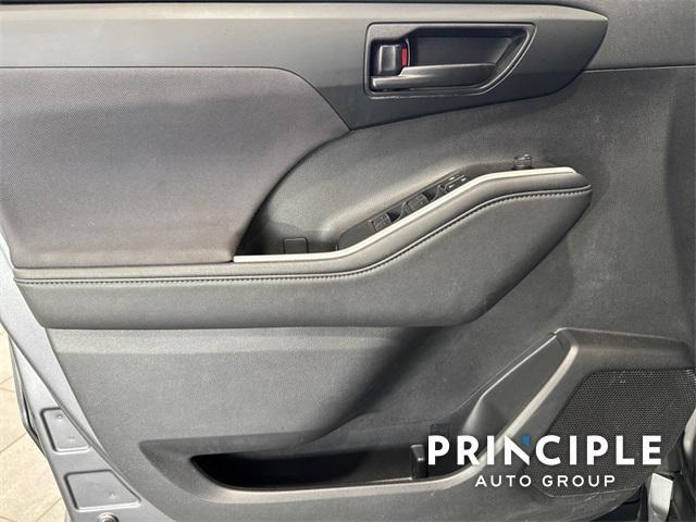 used 2024 Toyota Highlander car, priced at $37,958