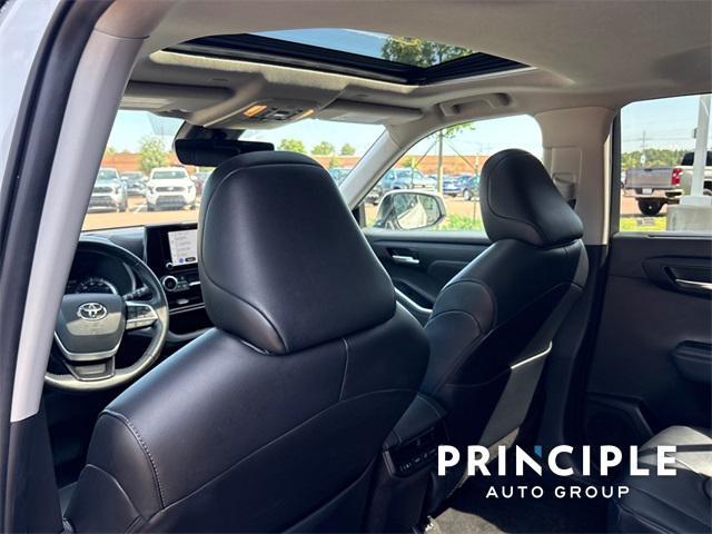 used 2023 Toyota Highlander car, priced at $38,271