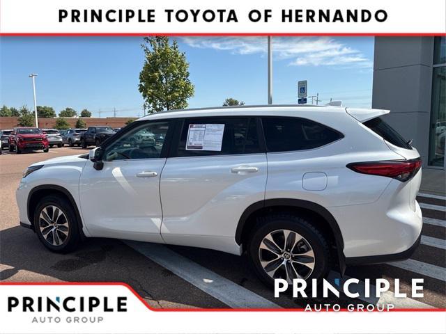 used 2023 Toyota Highlander car, priced at $38,271