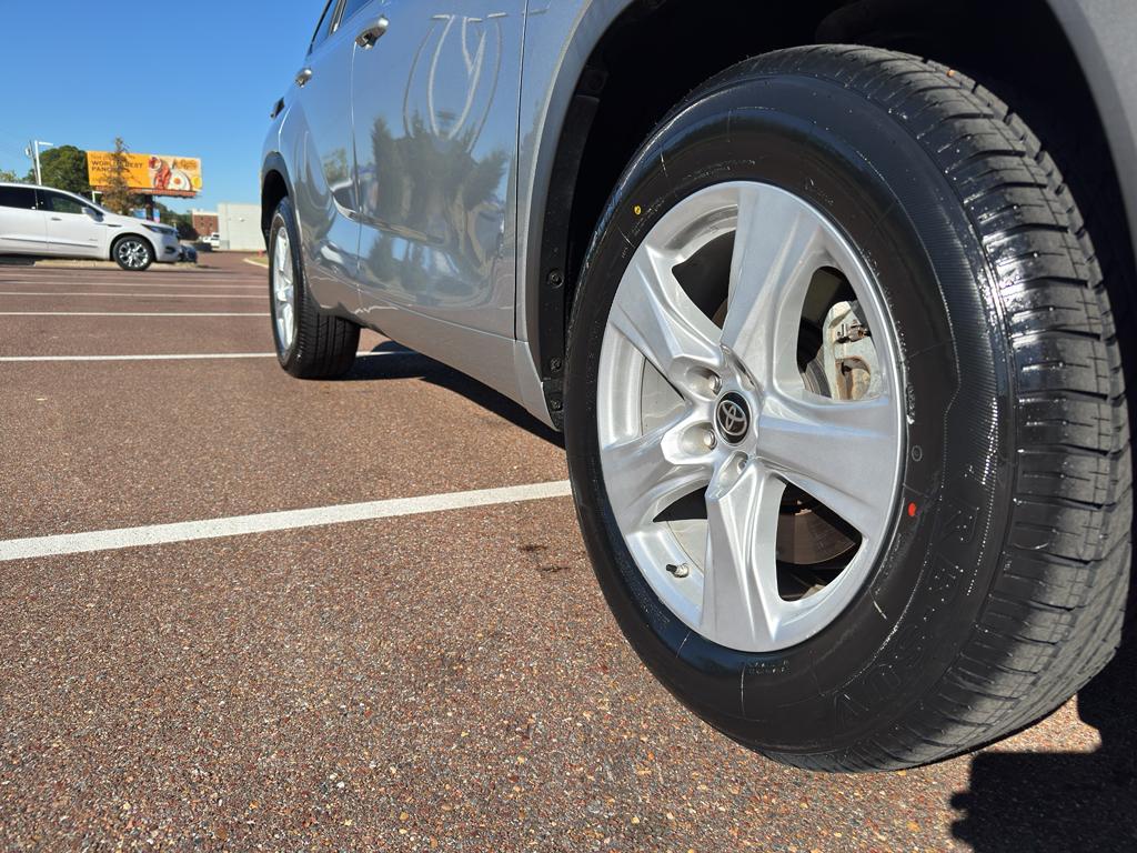 used 2023 Toyota Highlander car, priced at $34,407