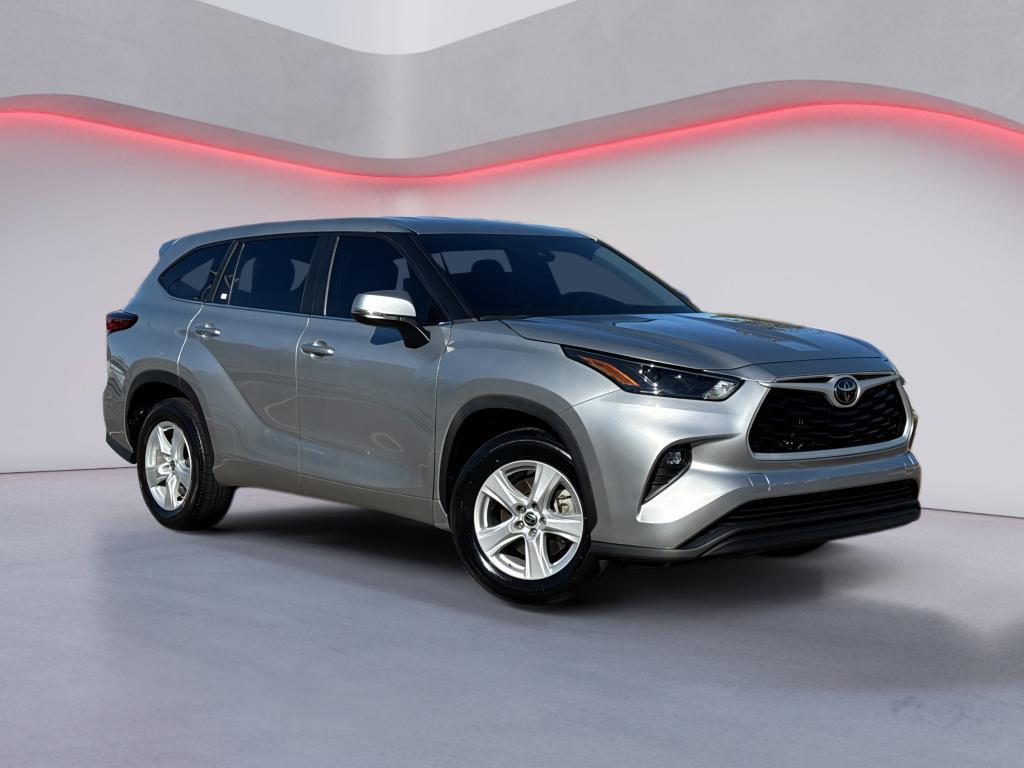 used 2023 Toyota Highlander car, priced at $34,407