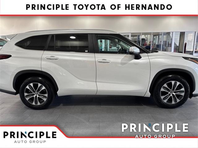 used 2024 Toyota Highlander car, priced at $45,000