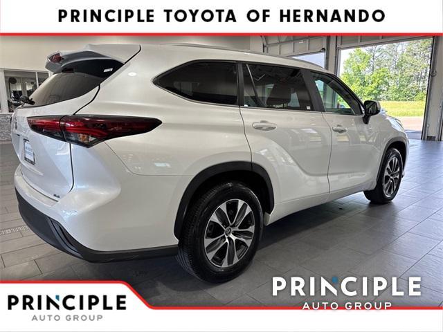 used 2024 Toyota Highlander car, priced at $45,000