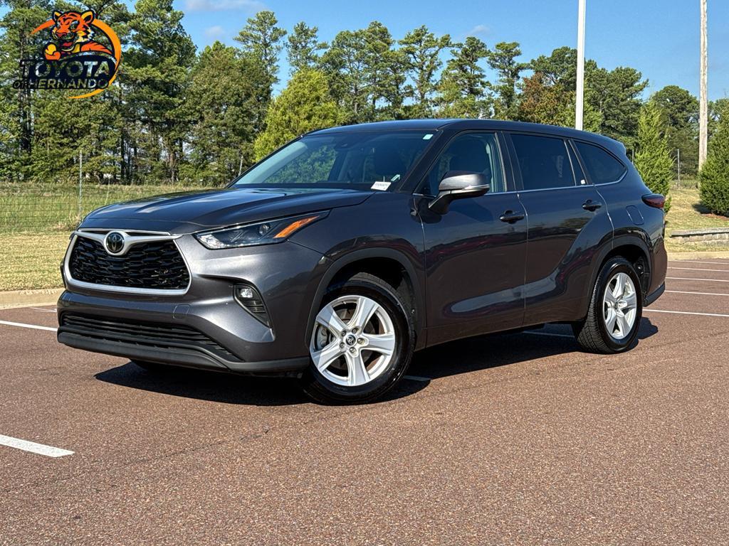used 2024 Toyota Highlander car, priced at $32,014