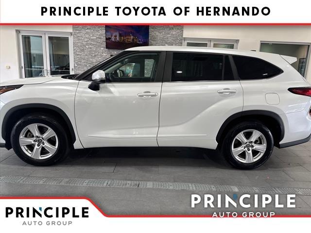 used 2023 Toyota Highlander car, priced at $33,489