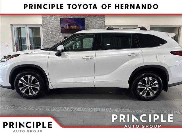 used 2022 Toyota Highlander car, priced at $39,500