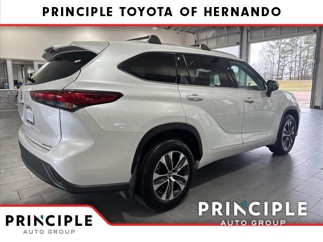 used 2022 Toyota Highlander car, priced at $39,500