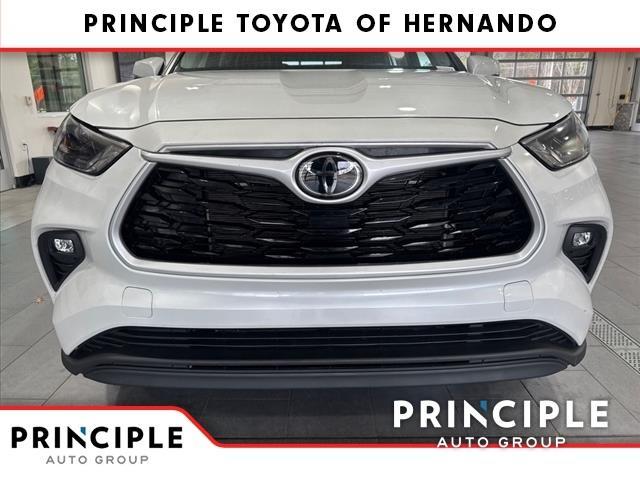 used 2022 Toyota Highlander car, priced at $39,500