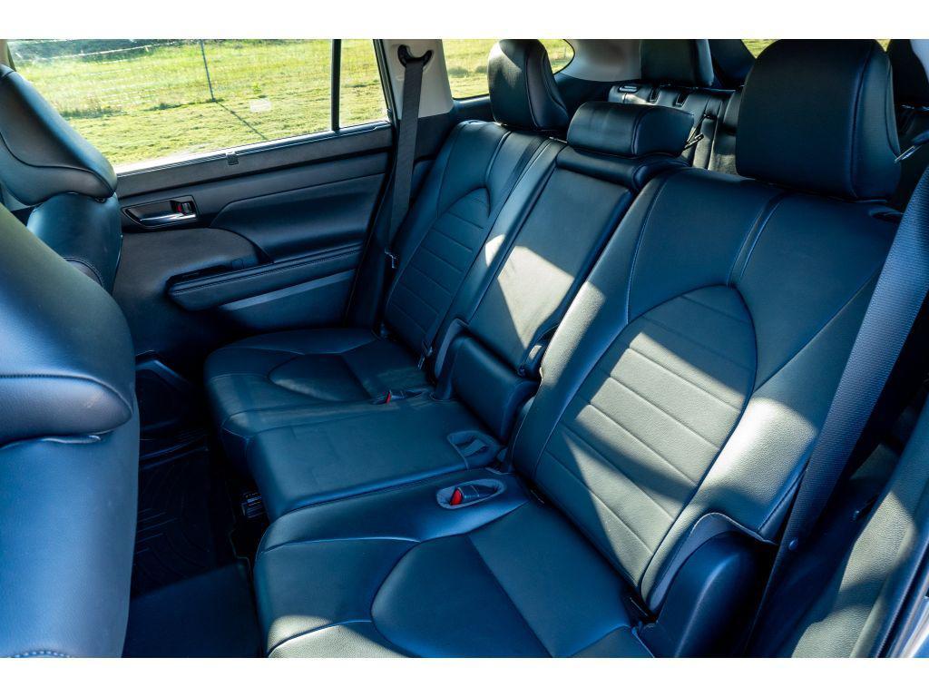 used 2020 Toyota Highlander Hybrid car, priced at $29,552