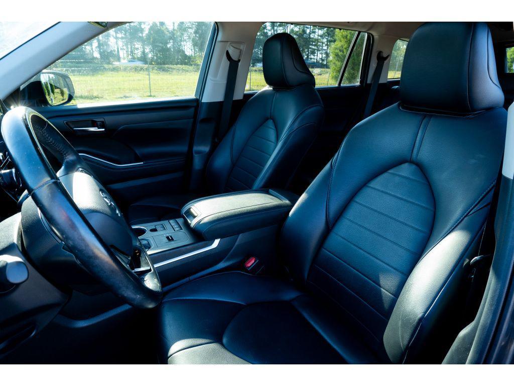 used 2020 Toyota Highlander Hybrid car, priced at $29,552