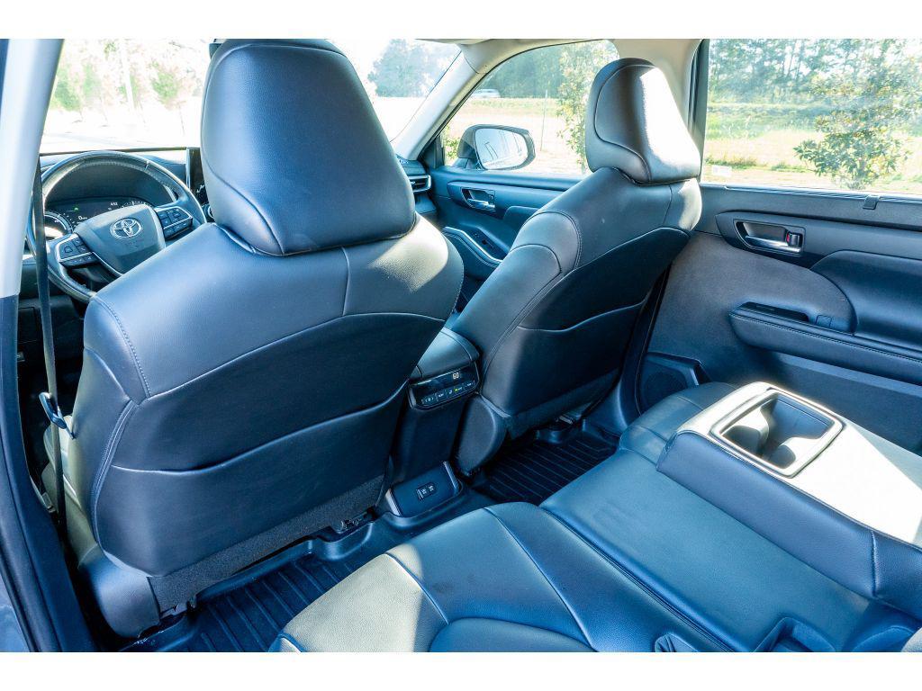 used 2020 Toyota Highlander Hybrid car, priced at $29,552