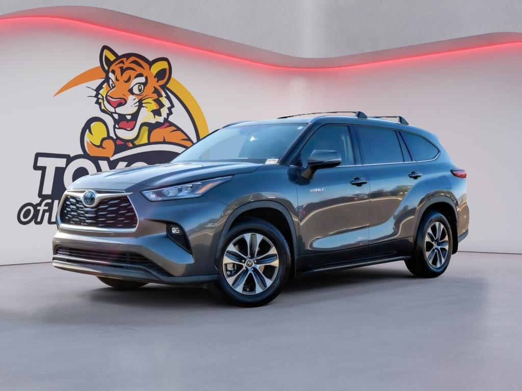 used 2020 Toyota Highlander Hybrid car, priced at $29,552