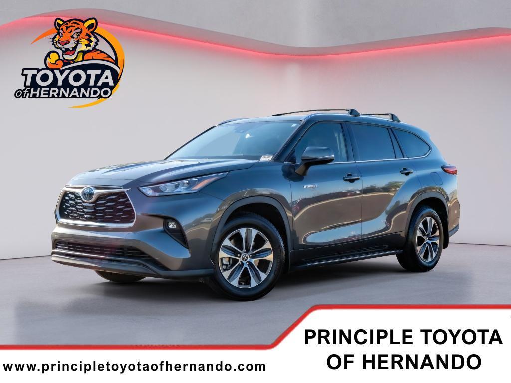 used 2020 Toyota Highlander Hybrid car, priced at $32,000