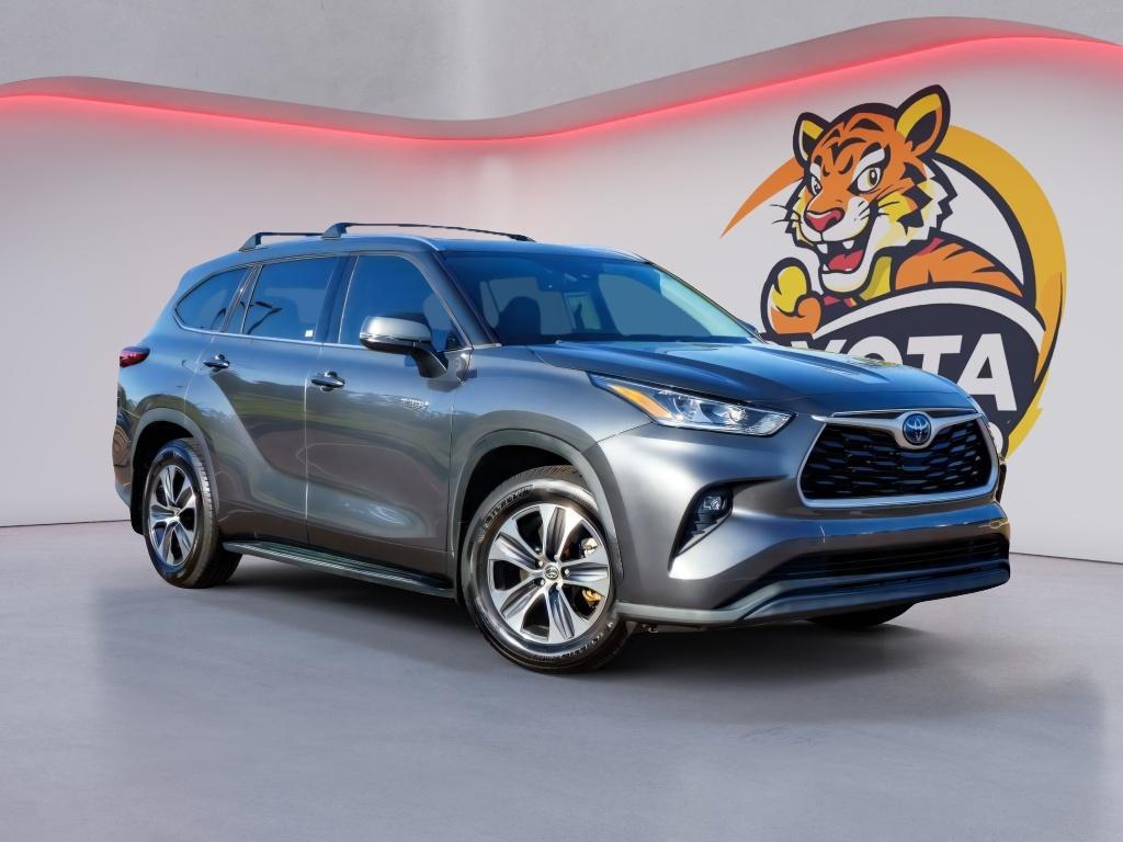 used 2020 Toyota Highlander Hybrid car, priced at $29,552